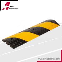 Reflective Rubber Road Speed Breaker with Yellow Stripes