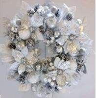 CHRISTMAS SILVER/WHITE POINSETTIA WREATH