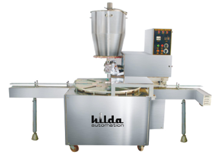 Filling machine with hopper piston system