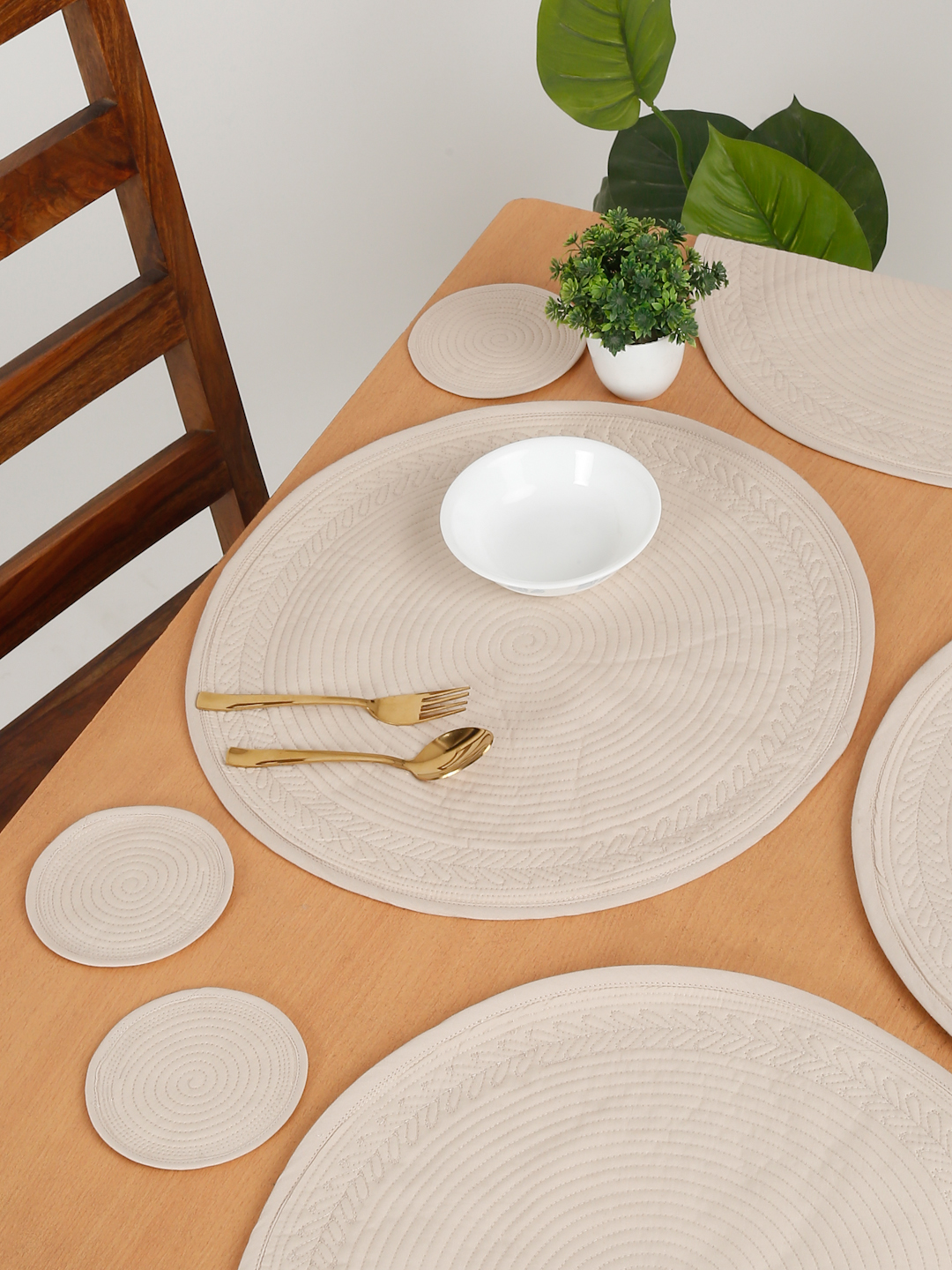Set of 4 quilted cotton table placemats | handmade round table placemats