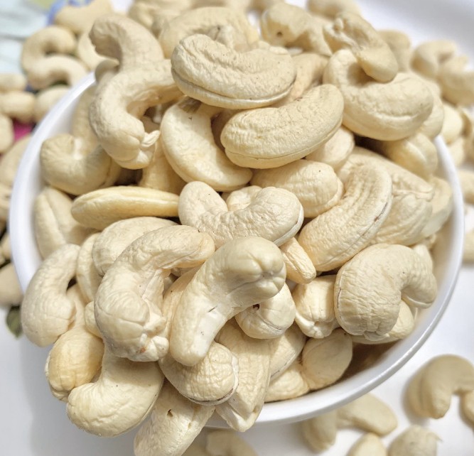 W320 Cashew nuts Kernel (Half)_2
