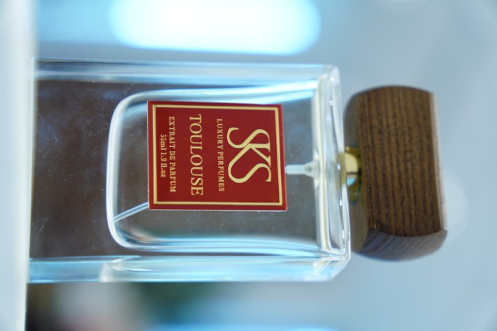 SKS Luxury Extrait De Parfum 55ml (1.9 fl oz) – Sweet Spicy Amber Perfume | High Concentration Long Lasting Premium Fragrance_4