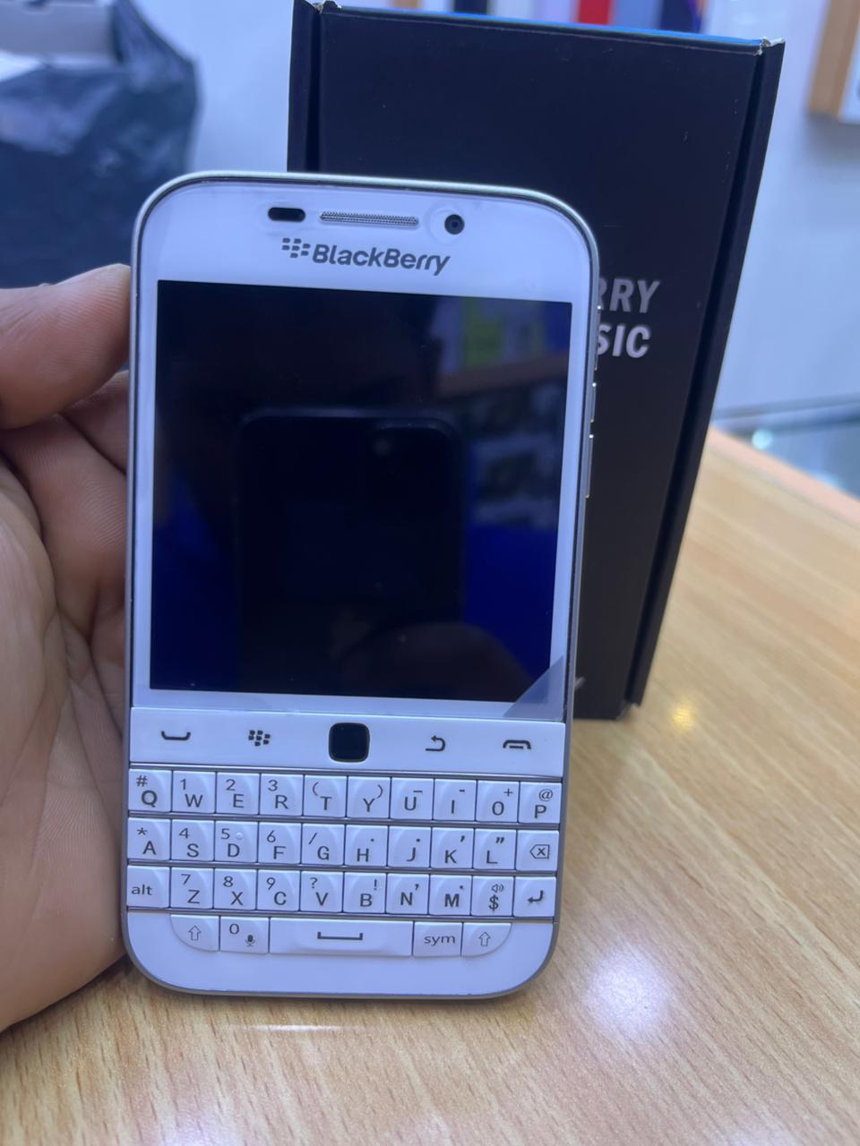 Blackberry Classic_3