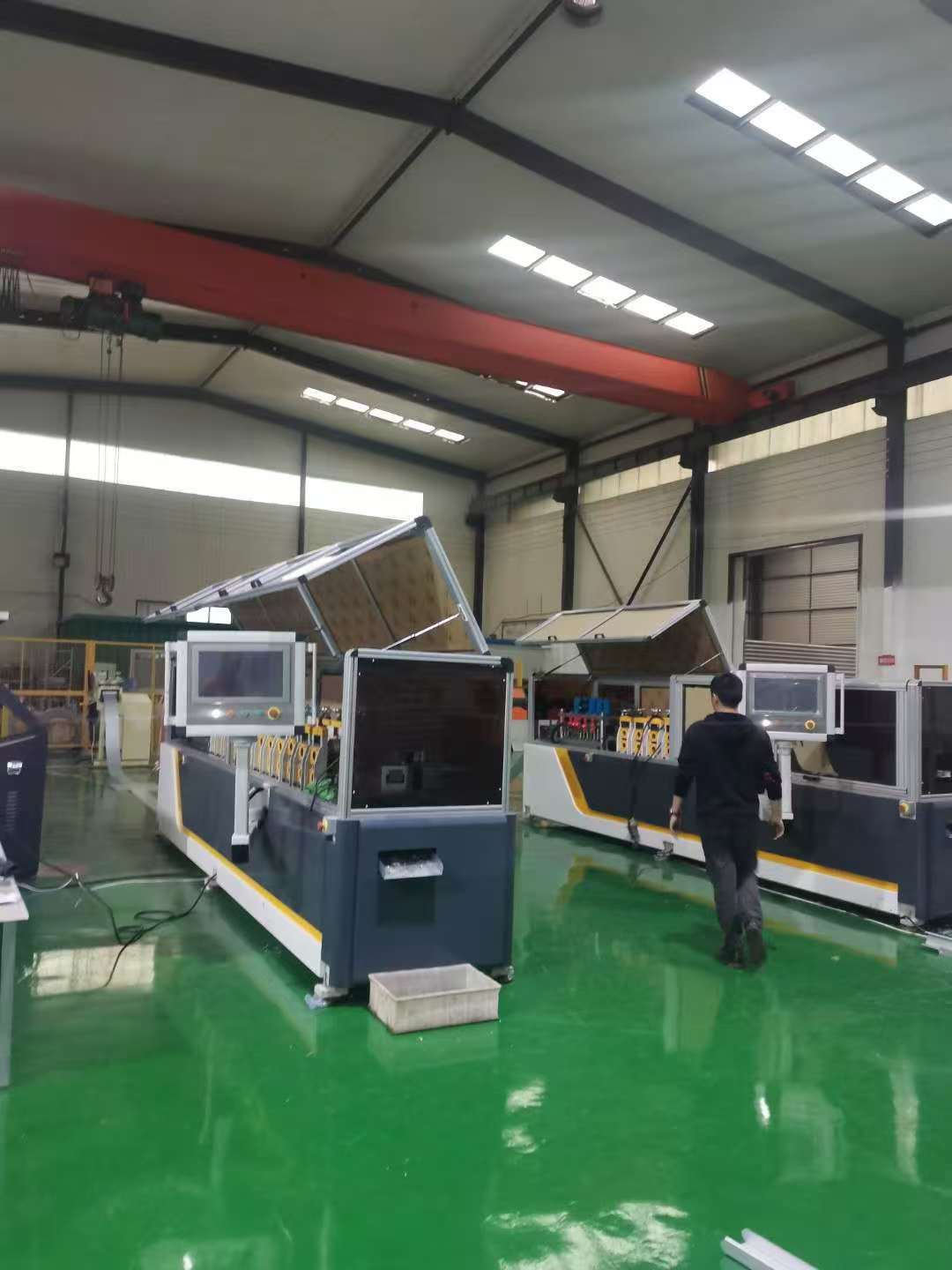 The fully automatic light steel keel forming and fixed length cutting machine adopts PLC control_3
