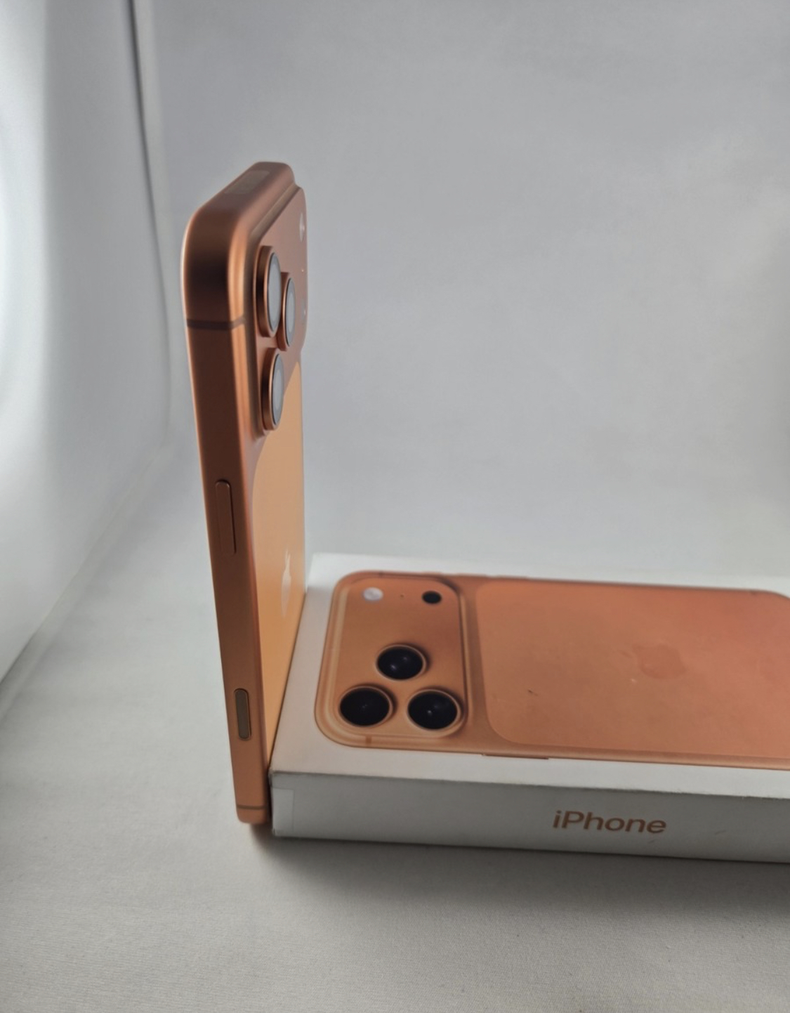 Apple iPhone 17 Pro Max 256GB (100% Batt)_4
