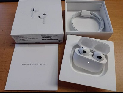 Apple AirPods 4 with Active Noise Cancellation - White