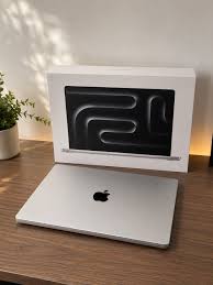 Apple MacBook Pro 16-inch Laptop - M5 Pro chip with 18-core CPU and 20-core GPU - 48GB Memory - 1TB SSD - Space Black