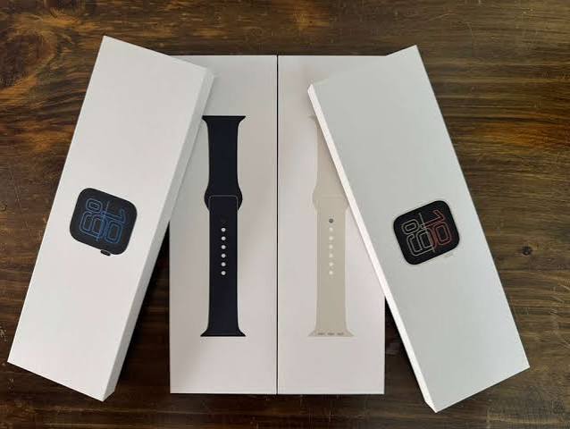 Apple Watch SE 3 (GPS Cellular) 40mm Aluminum Case with Starlight Sport Band - S/M - Starlight - (2025)_2