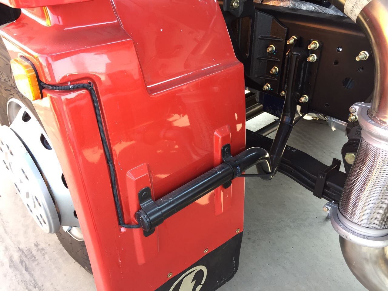 SHACMAN X6000 Toolbox Lock with Cable OE DZ16251230104_2