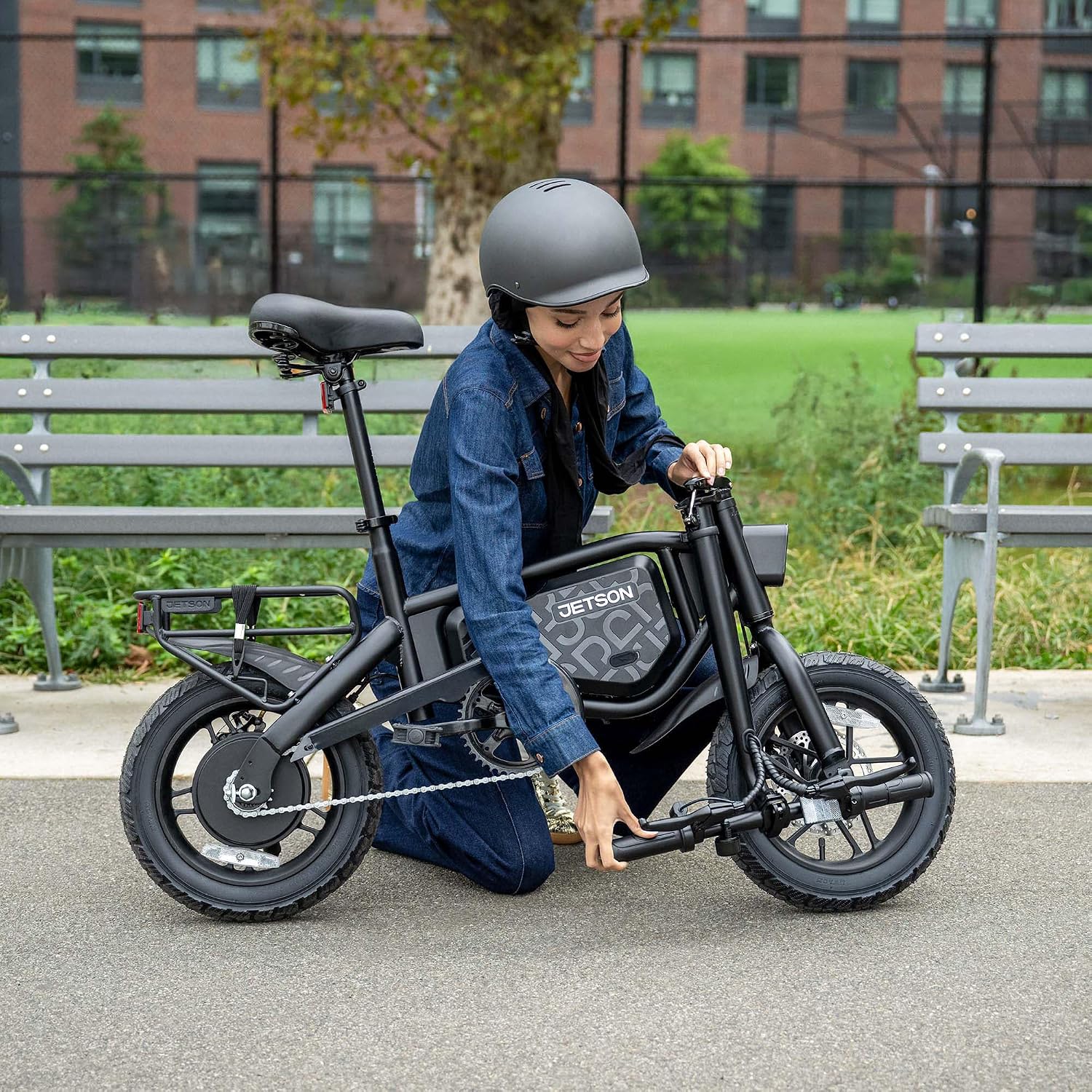 Jetson Bolt Electric Bike Foot Pegs Easy-Folding Built-in Carrying Handle_6