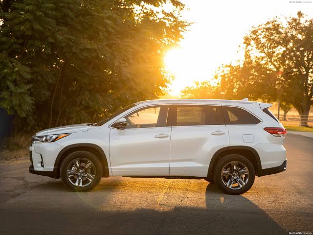 The Toyota highlander 2017_3