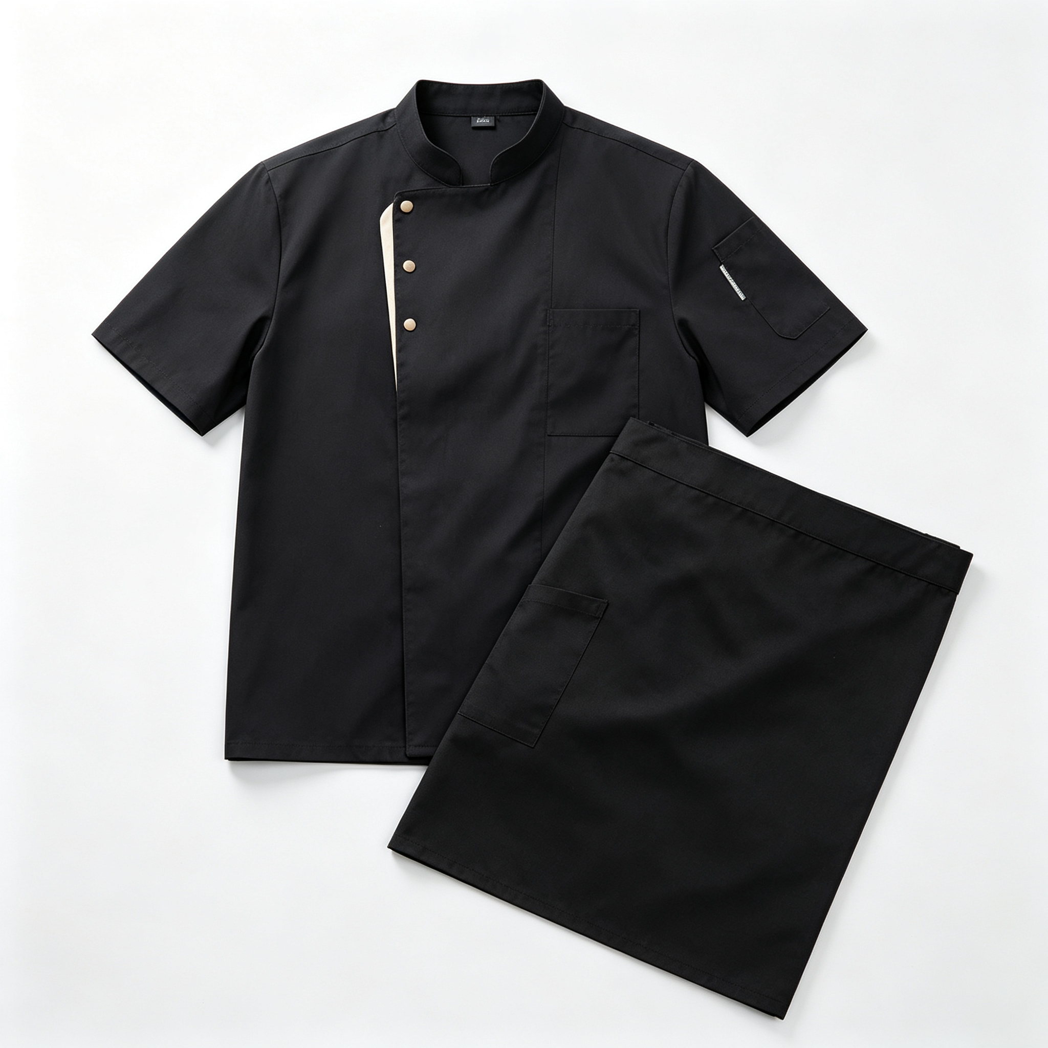 This men’s white short-sleeve chef uniform set includes a clean front chef jacket and a matching white apron, designed for hotels, restaurants, bakeries, catering services and professional kitchen staff. It is made of lightweight cotton fabric, offering a neat, comfortable and fresh appearance for daily kitchen and food service environments. The chef jacket features a stand collar, slanted front placket with beige trim, round light-colored buttons, left chest pocket and right sleeve pocket for practical storage. The matching white apron provides extra coverage and helps keep the uniform clean during food preparation, plating and customer service._5